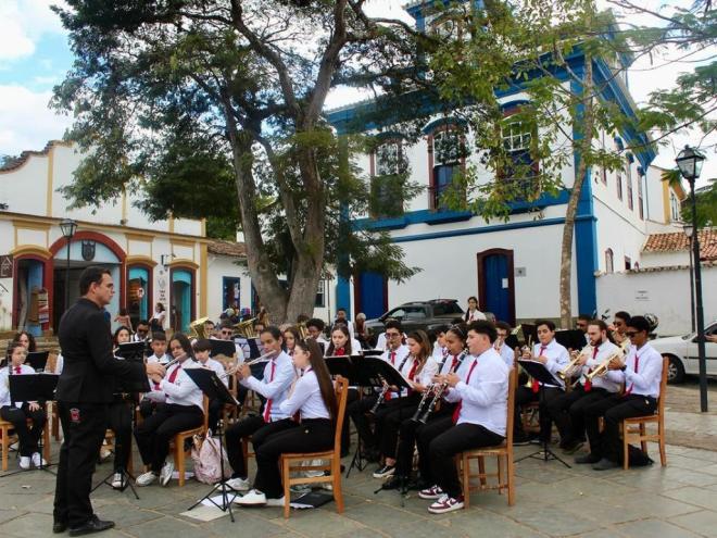 As apresentações são sempre em áreas públicas ao ar livre