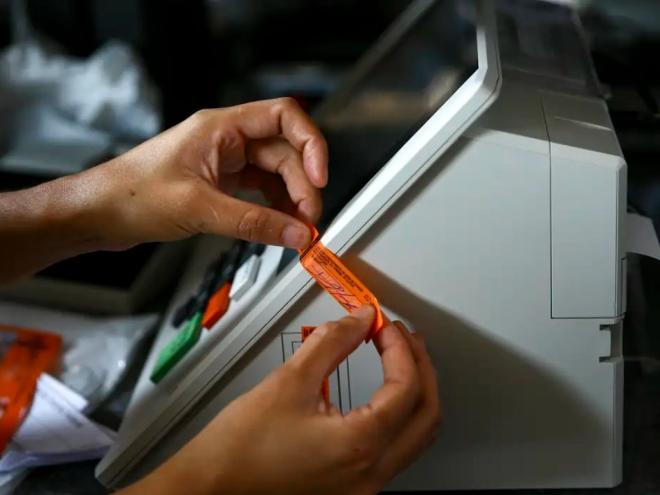 As urnas são armazenadas em local definido pelo chefe de cartório e juiz de cada zona eleitoral