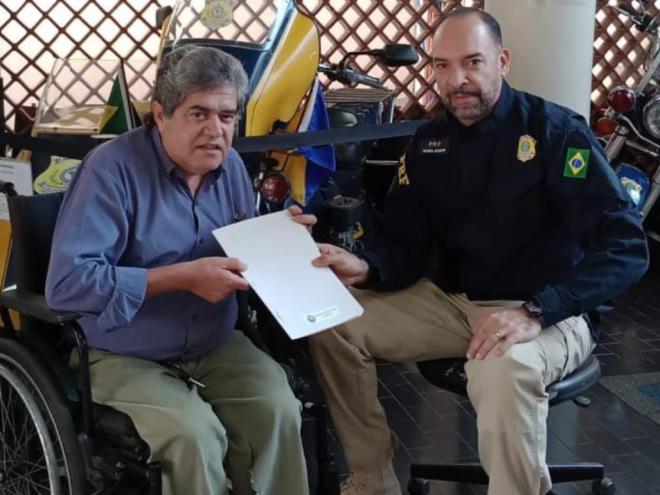 Clésio Gonçalves entrega propostas ao superintendente Executivo da Polícia Rodoviária Federal, Waldeir Vieira 