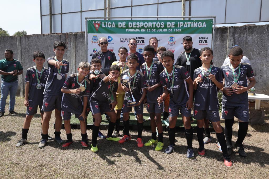 O time do Beira Rio recebeu o troféu de vice