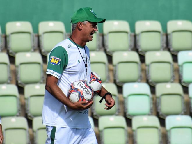 Lisca já comandou a equipe em mais de 80 jogos