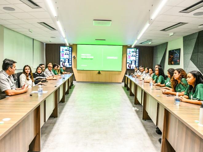 Jovens entre 17 e 25 anos terão acompanhamento profissional com líderes da empresa por três meses, em Ipatinga, Cubatão e Itatiaiuçu