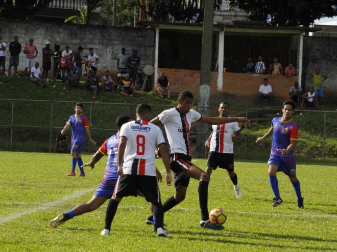 Na primeira fase, as equipes jogarão entre si nos dois grupos, num total de quatro jogos 