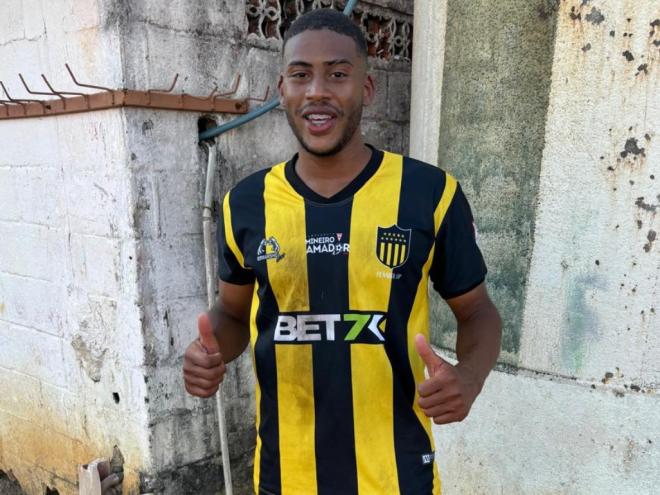 O atacante Davi e seus companheiros do Peñarol lutarão, em casa, para buscar o título da competição estadual