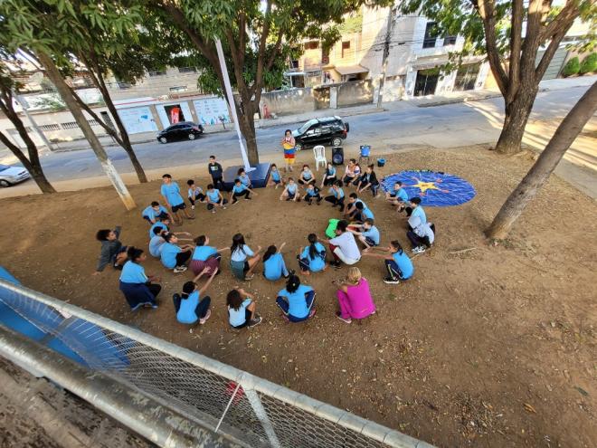 Grupo Farroupilha ocupa espaços públicos com teatro