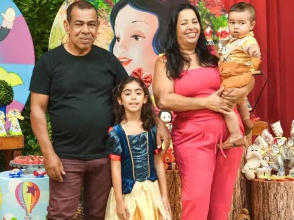 Ivan Andrade, a esposa, Márcia de Fátima e netos 