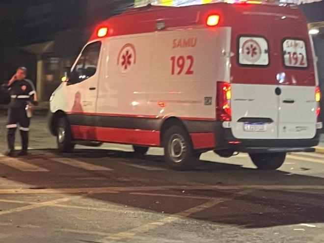 Homem agredido e a mulher agressora precisam de atendimento pelo Samu 