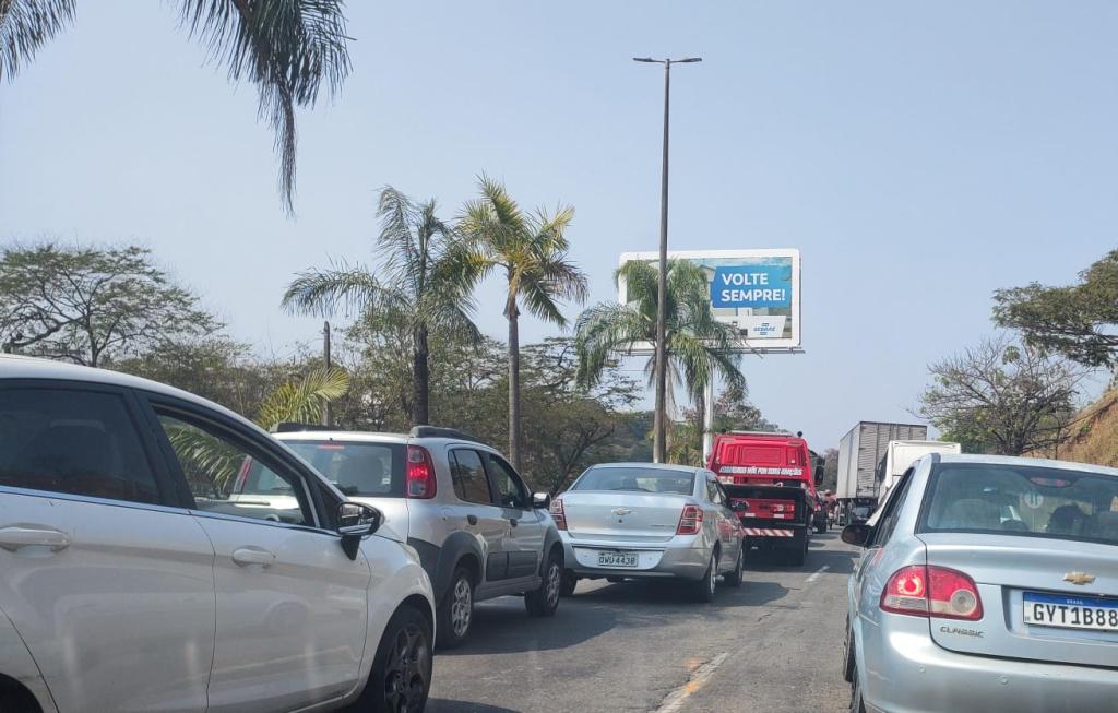 Trânsito lento na região