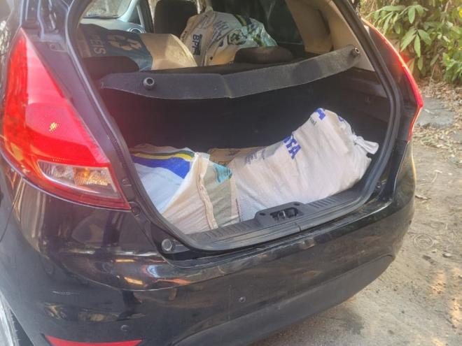 Entorpecente era transportado dentro de sacos em um Ford Fiesta