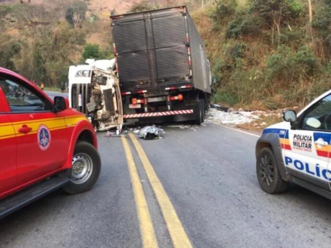 A colisão aconteceu no trecho da MG-120 perto do trevo do garimpo de Caponeirana 