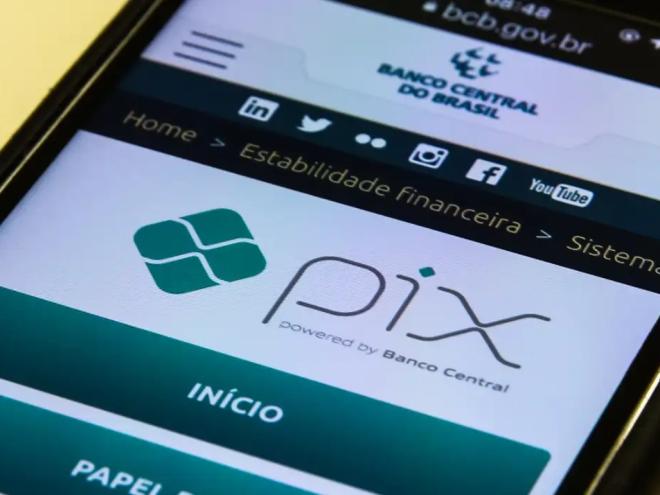 Pix é o pagamento instantâneo brasileiro. O meio de pagamento criado pelo Banco Central (BC) em que os recursos são transferidos entre contas em poucos segundos, a qualquer hora ou dia. Marcello Casal JrAgência Brasil