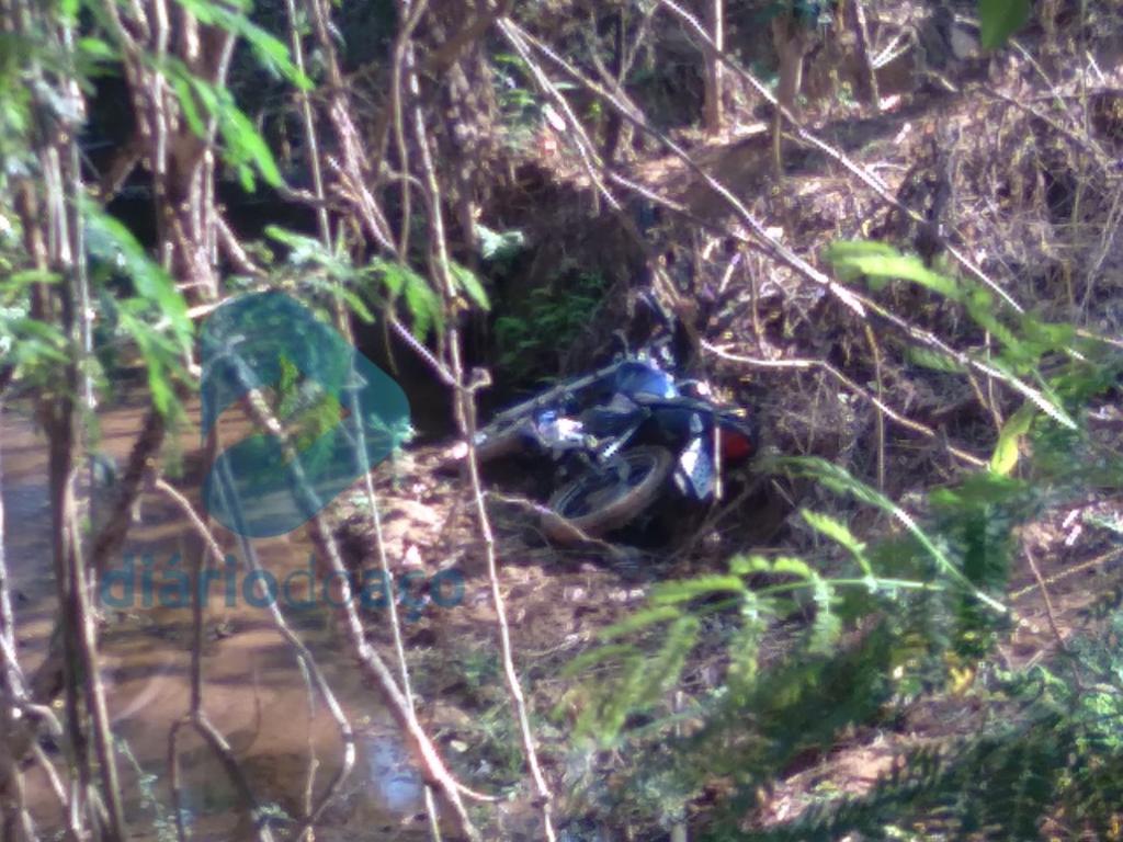 Veículo foi encontrado abandonado à margem de um córrego no Taúbas 