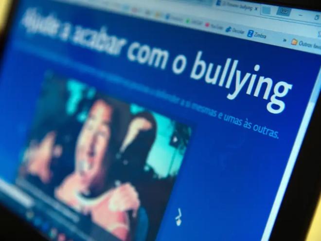 As vítimas de bullying geralmente são intimidadas, expostas e ridicularizadas