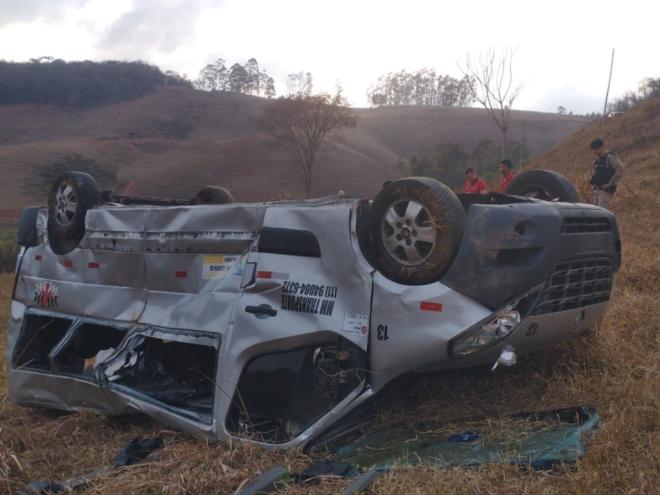 Ocupantes da Van participariam de um velório,  quando a Van em que estavam saiu da pista e capotou na estrada de Guaraciaba 