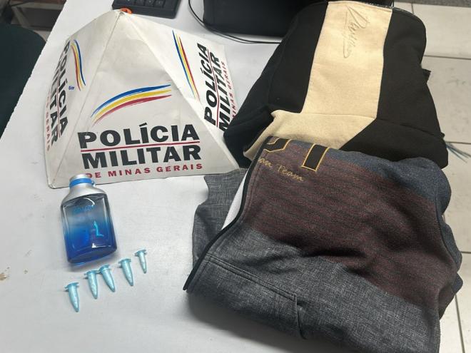 Materiais apreendidos com um dos menores de idade envolvido no homicídio no Nova Esperança