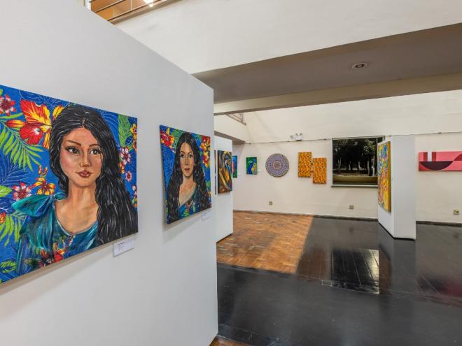 Obras de talentos em diversas técnicas de pintura e arte