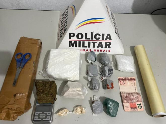 Os materiais ilícitos apreendidos com o homem abordado e preso em flagrante