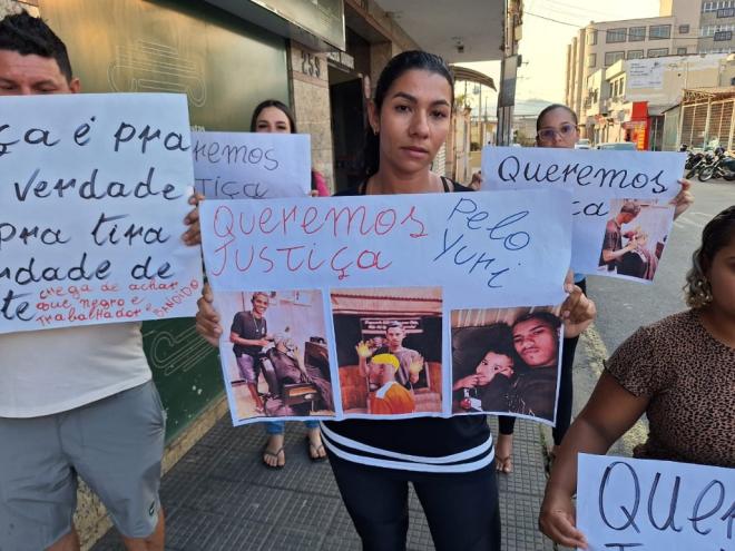 Familiares de Yuri Rhyan foram para as ruas, numa luta para provar a inocência do jovem 