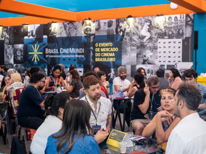 O evento também discute o mercado do cinema brasileiro