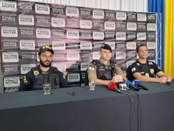 Representante da PRF, Marlon Teixeira, da PM, tenente Marochio, e da PC, Thiago Alves detalharam operação que resultou em apreensão de carga de maconha e prisão de traficante 