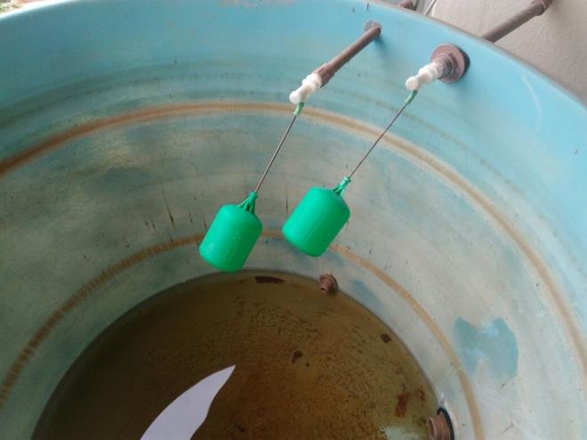 Populares relatam que a caixa d?água chegou a ficar praticamente zerada no fim de semana