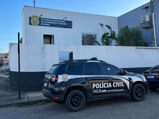 Investigação apontou indícios de tortura recorrente contra menino de três anos; padrasto, mãe e avó materna foram todos indiciados 