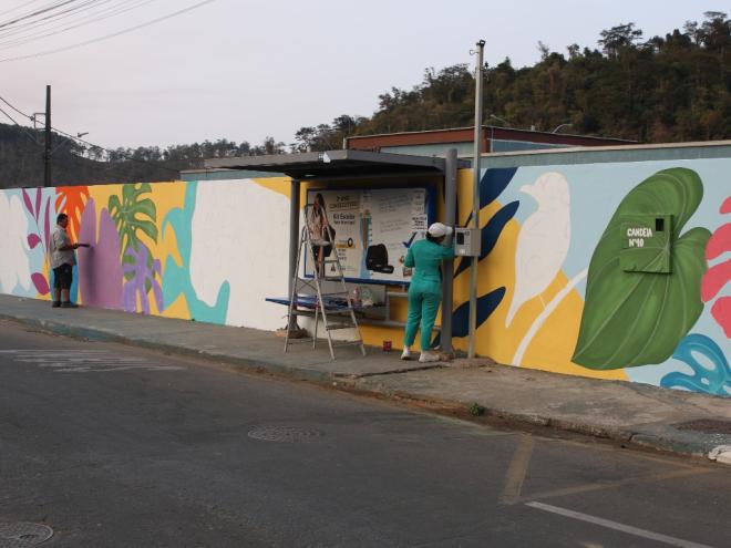 A criação de figuras é inspirada na comunidade local