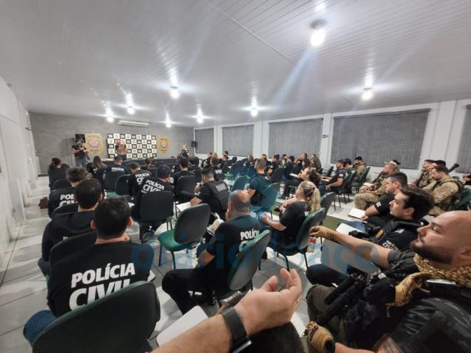 Mobilização durante a madrugada reuniu policiais da regional da PCMG 