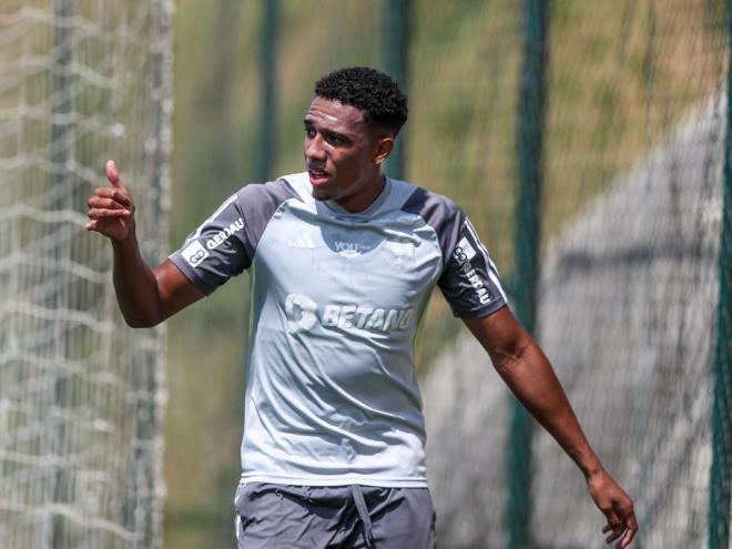 Palacios pode começar jogando entre os titulares neste sábado 