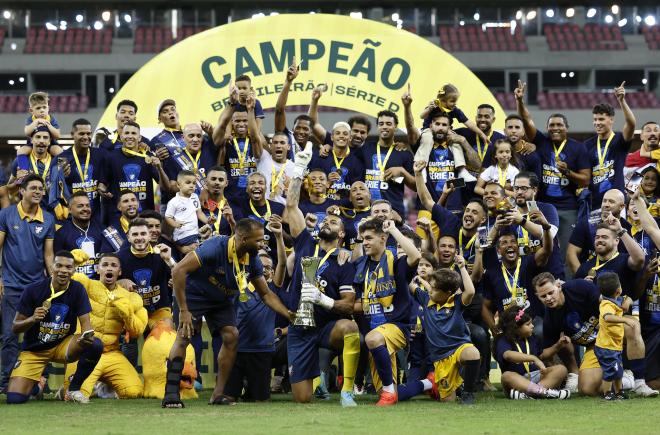 Equipe pernambucana venceu o Anápolis para erguer a taça
