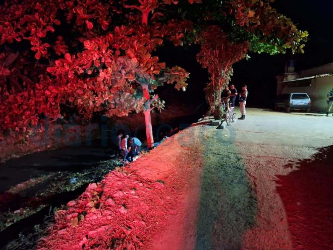 Crime foi descoberto por volta de 20h de segunda-feira, nestre trecho do ribeirão Caladão, no fim da rua Alfenas