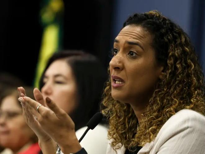 Ex-ministro dos Direitos Humanos foi acusado de assédio moral e sexual