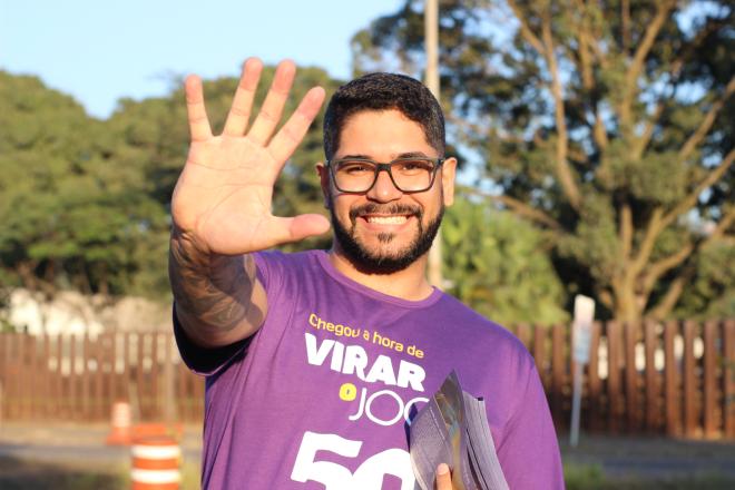 O candidato afirma ter uma trajetória marcada pela defesa dos direitos dos mais vulneráveis  