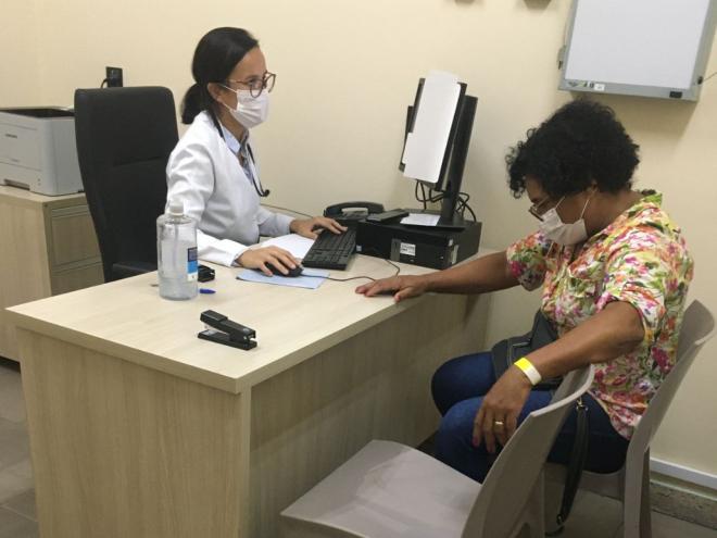 Vilma descobriu o câncer de mama ao se tocar e reforça a importância de mulheres conhecerem o próprio corpo 