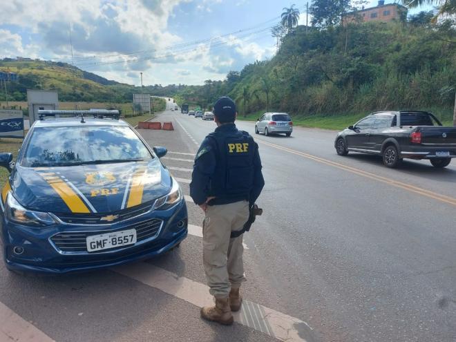 Caso haja necessidade de bloqueio em função de algum acidente, por exemplo, a PRF terá a atribuição de organizar caminhos alternativos 