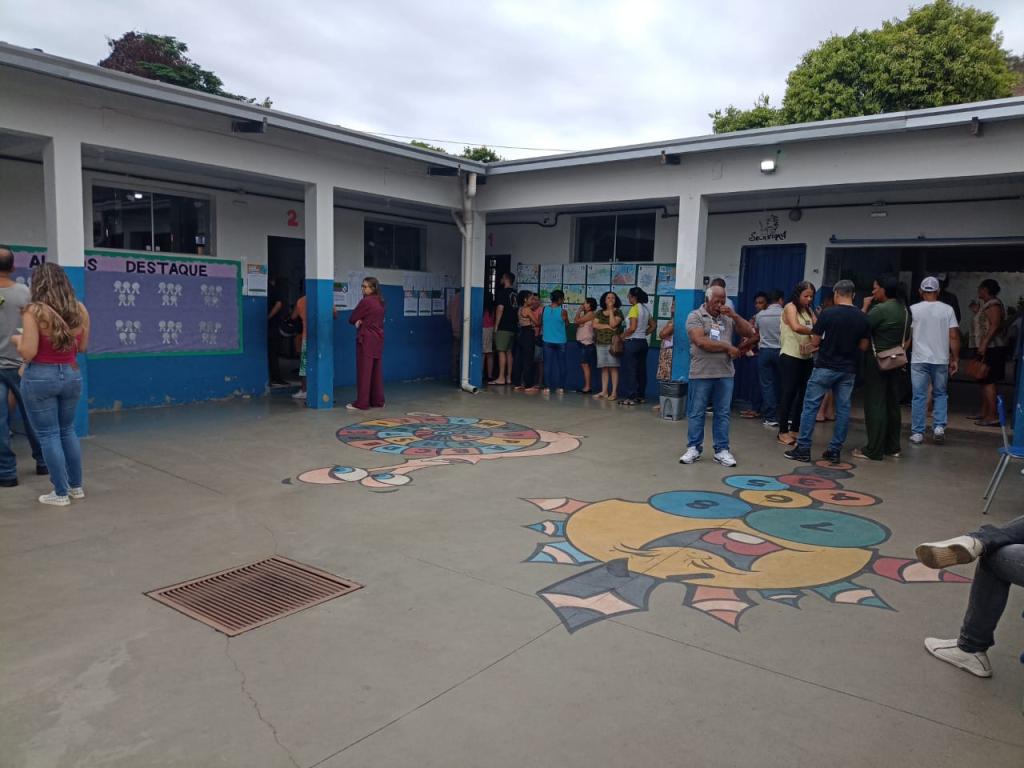 Capitão Vitor votou na Escola municipal Virgínia de Souza Reis, no bairro Eldorado