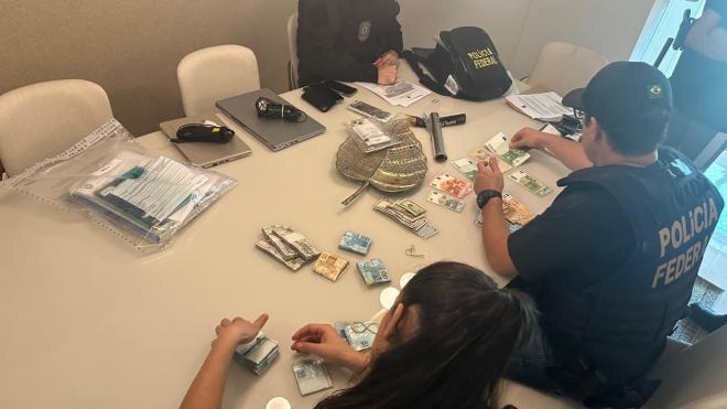 Policiais cumprem hoje (9/10), mandados judiciais de busca e apreensão de provas do envolvimento de pessoas no esquema do tráfico humano 