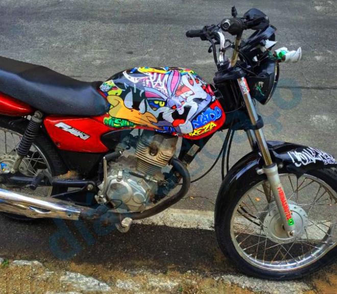  A motocicleta  Honda Fan 125, 2007, com placa de Jaguaraçu, foi apreendida