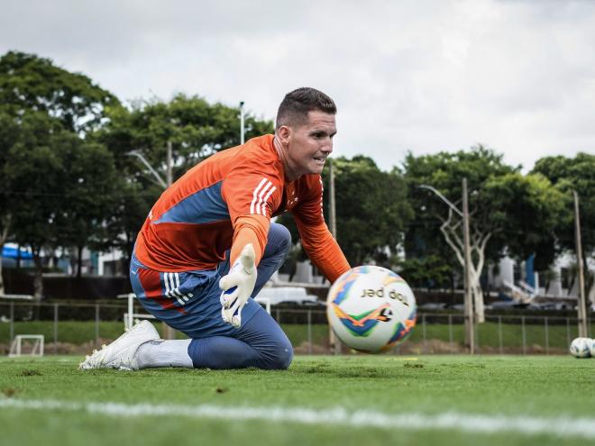 Goleiro tem contrato com o time celeste até o fim de 2025