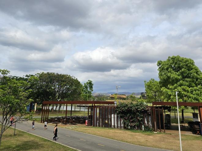Céu nublado em Ipatinga