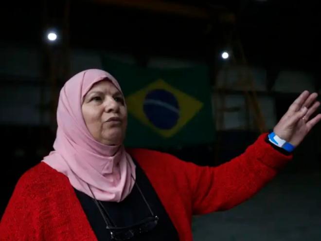 Leila Hadi desembarcou hoje do avião KC-30 da FAB, na Base Aérea de São Paulo 