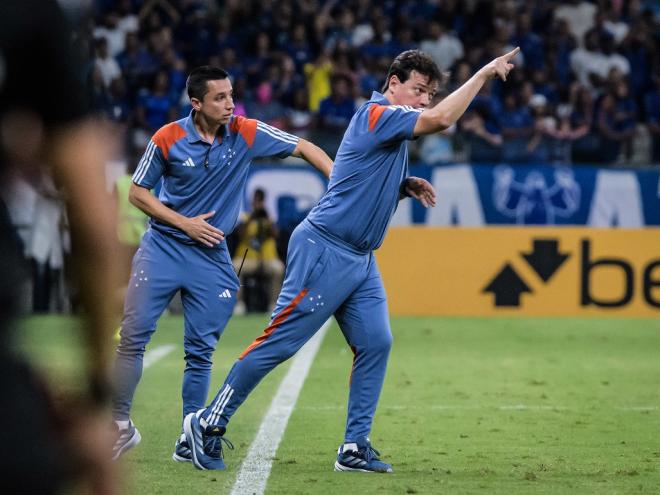 Fernando Diniz vai em busca de sua primeira vitória no comando da Raposa