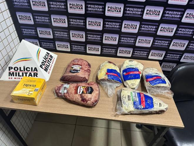 O homem admitiu na hora que havia furtado os itens e explicou que revenderia as peças de carne a um receptador por R$ 50 cada uma