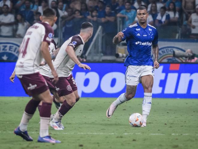 Raposa ficou só no empate com o Lanús no Mineirão