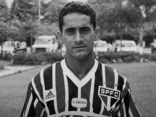  O ex-jogador, que se destacou no São Paulo, morreu aos 55 anos