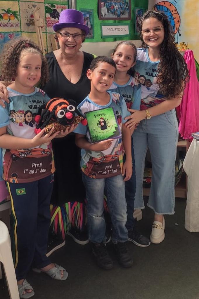  Feira Empreendedores do Futuro no Ipatingão para prestigiar a professora Naiara da Silva Batista da Escola Municipal Deolinda Tavares Lamego e sua turminha 3C que expuseram o  primoroso trabalho feito com  meu livro 'ARANY A ARANHA ESTRANHA'
