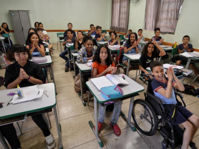 Devem se inscrever os estudantes que desejam ingressar ou retornar à rede pública de ensino