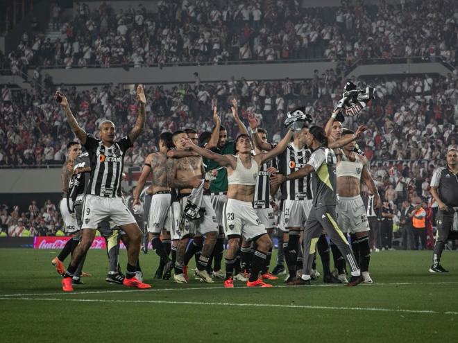 Galo eliminou o River Plate no Monumental de Núñez lotado