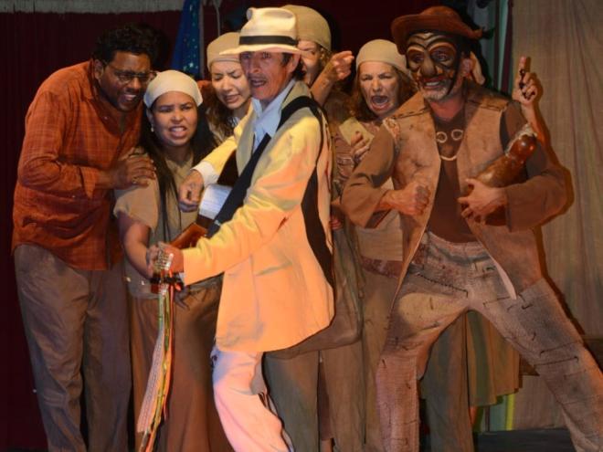O Teatro Trancoso tem espetáculo todos os sábados, com números de circo, teatro, performances, sarau poético, entre outros