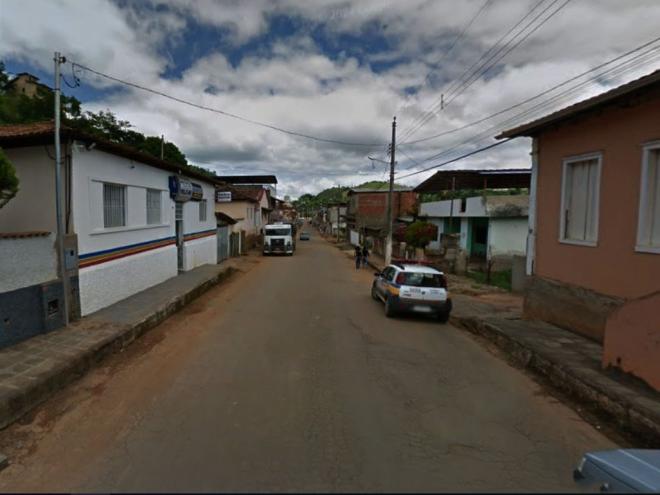 Policiais de Entre Folhas localizaram um envolvido em perseguição com tiros e procura agora o garupeiro que portava uma arma e efetuou tiros 